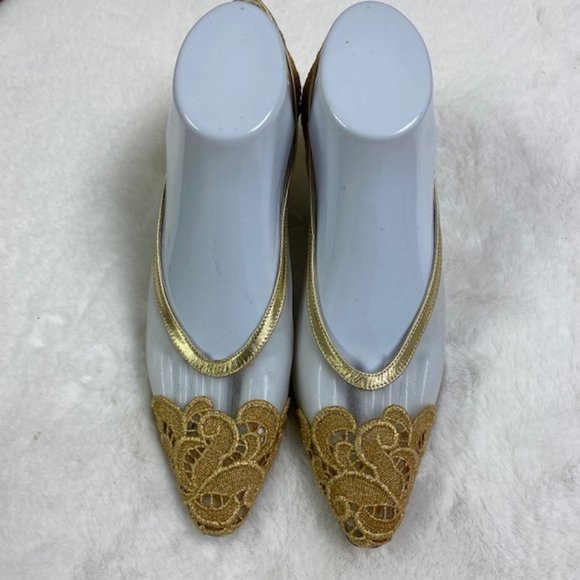 Stuart Weitzman Vintage Gold Lace Floral Embroidery Mesh Pumps Heels, size‎ 6W - Picture 2 of 8